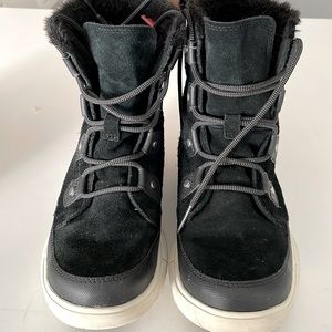 Black Sorel Explorer winter boot. Used twice. 8.5